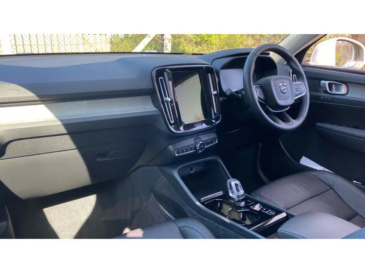 2022-volvo-xc40-15-t4-inscription-big-3
