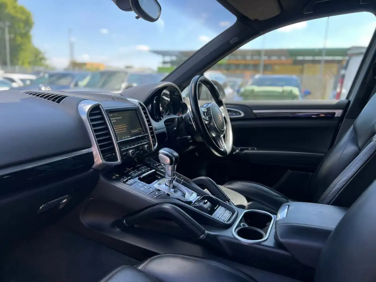 2013-porsche-cayenne-30td-big-12