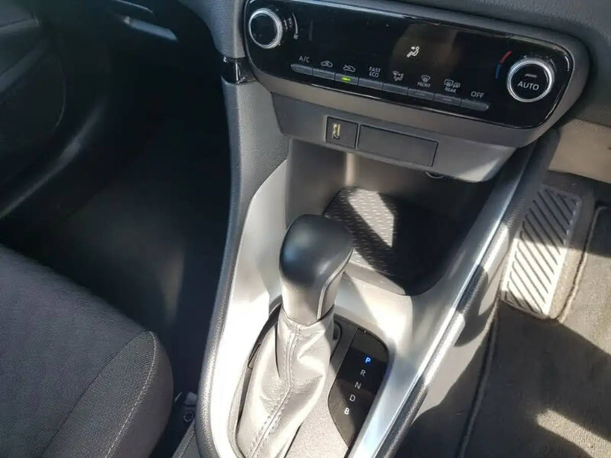 2022-toyota-yaris-15-vvt-i-design-big-10