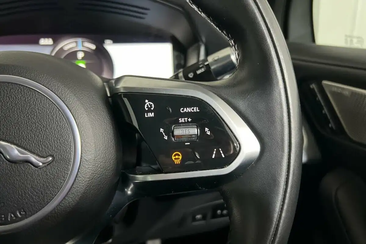 2021-jaguar-i-pace-ev400-se-big-23