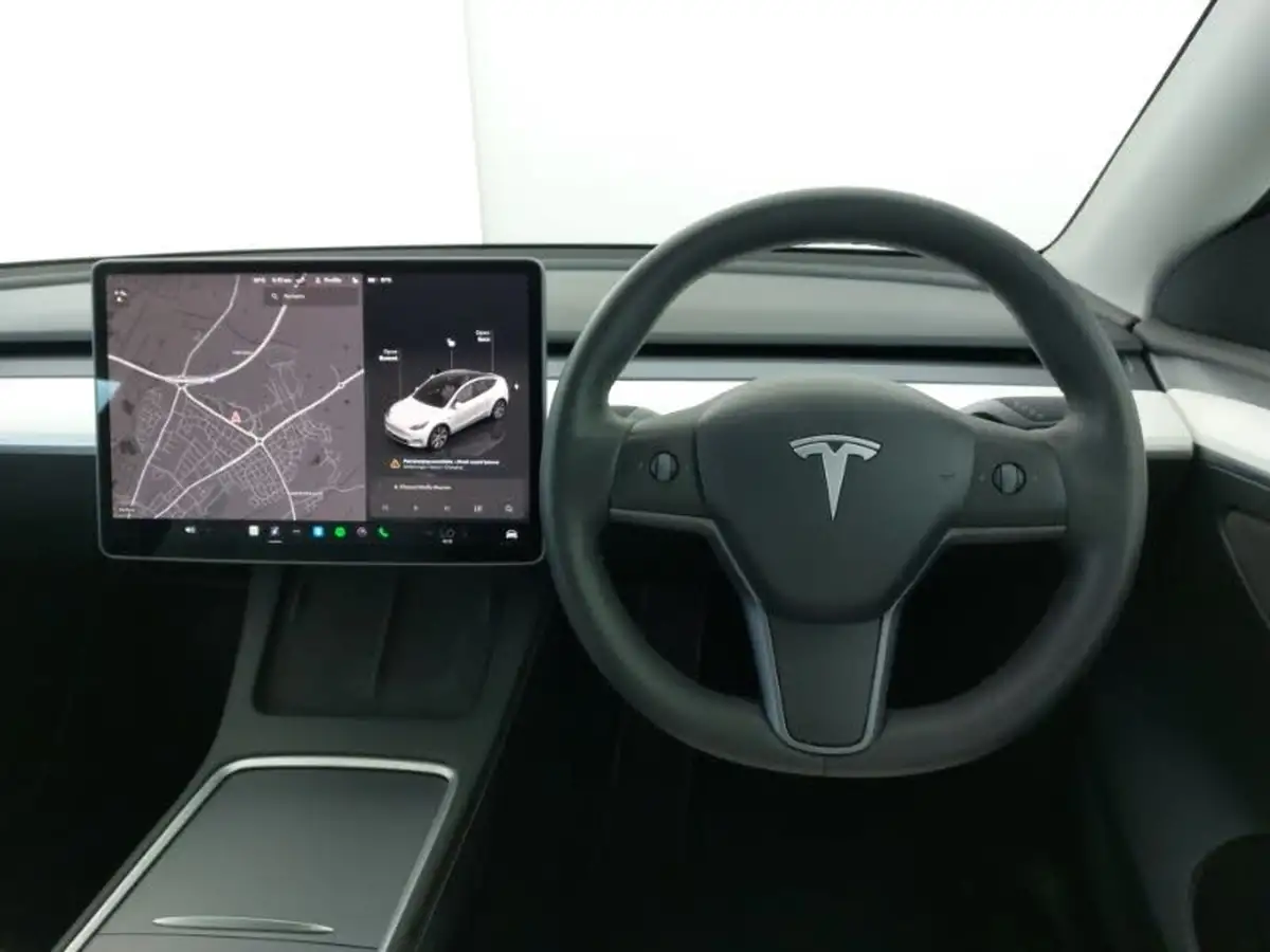 2022-tesla-model-y-e-long-range-big-6
