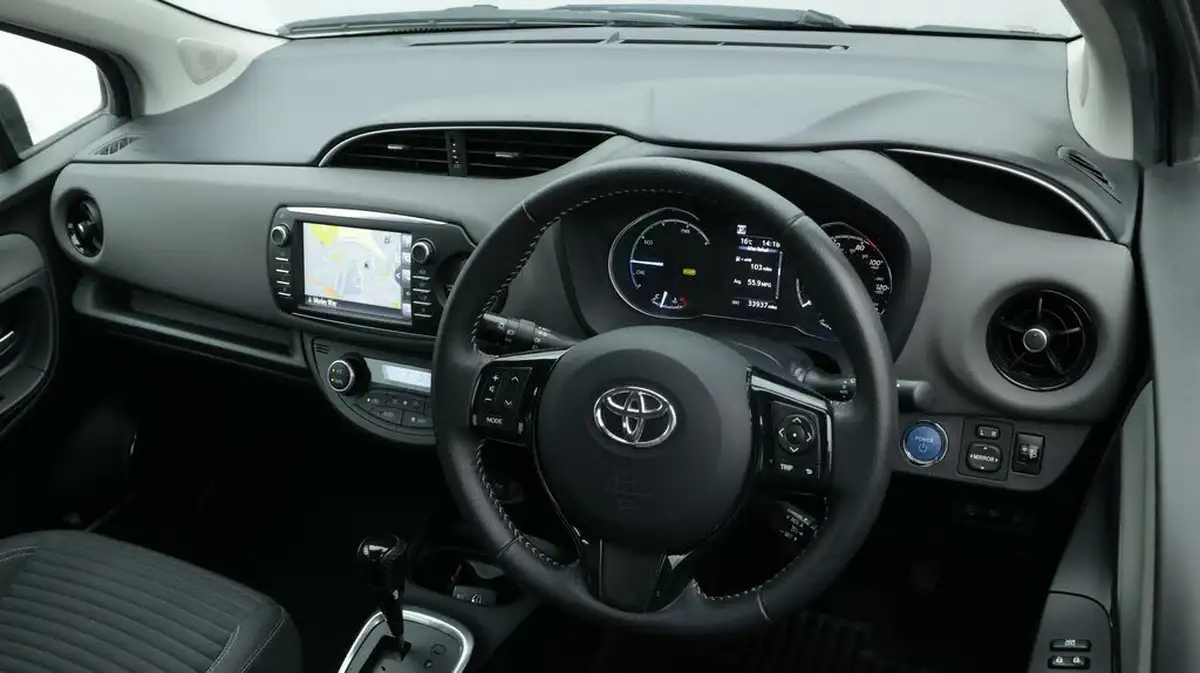 2020-toyota-yaris-15-vvt-i-icon-98bhp-hybrid-1497cc-e-cvt-big-9