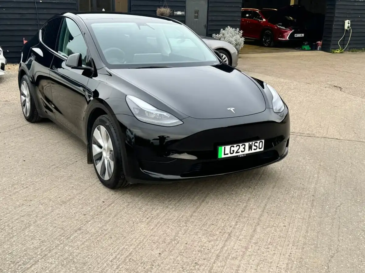 2023-tesla-model-y-e-rwd-big-17