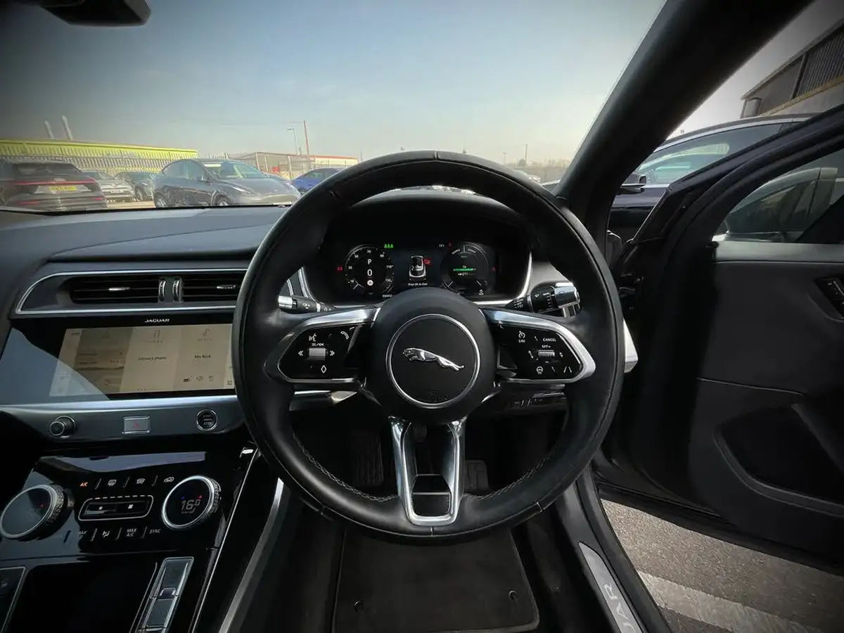 2021-jaguar-i-pace-ev400-black-big-22
