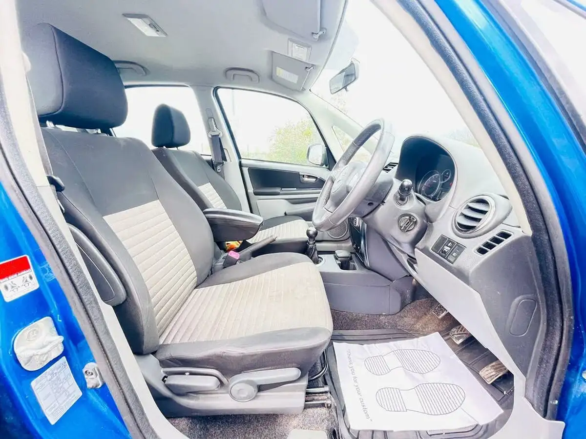 2009-suzuki-sx4-big-16