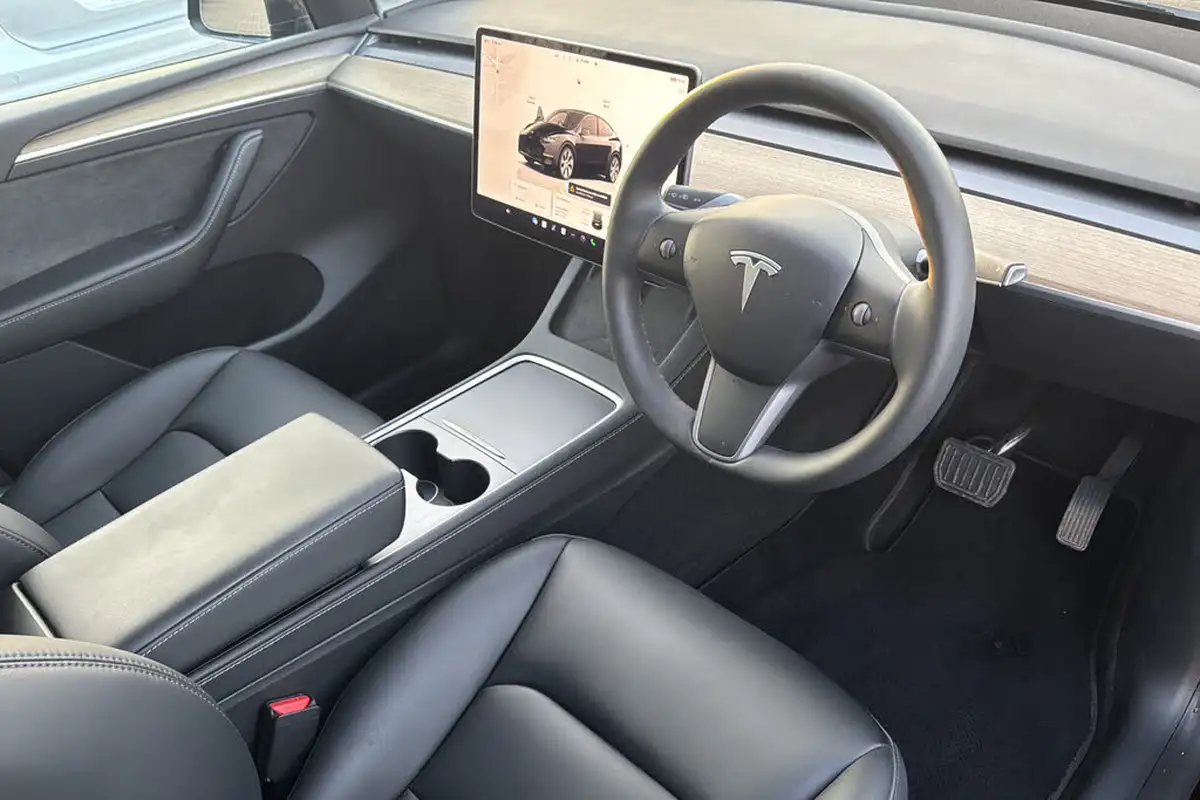 2022-tesla-model-y-e-long-range-big-9
