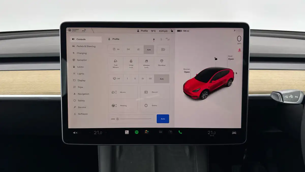 2022-tesla-model-y-e-long-range-big-12