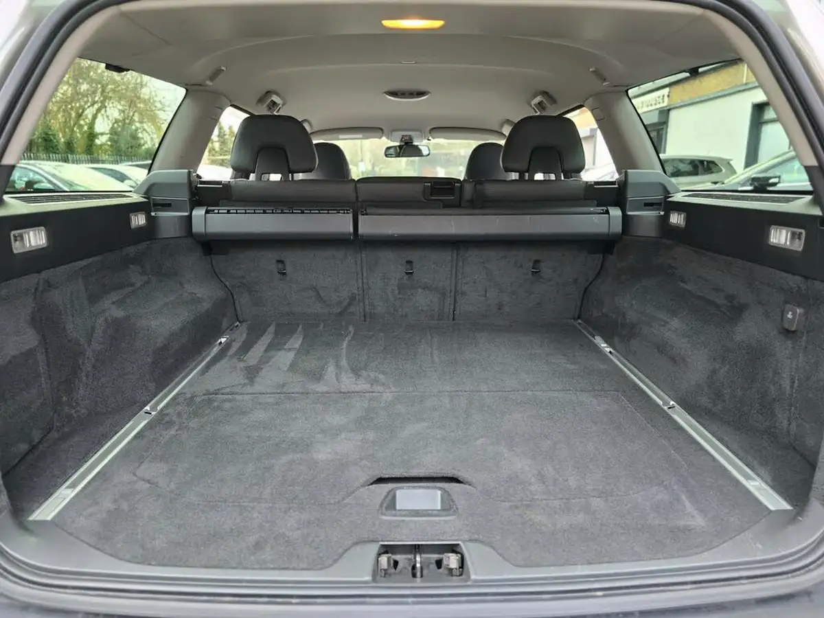 2011-volvo-xc70-30-t6-se-big-37