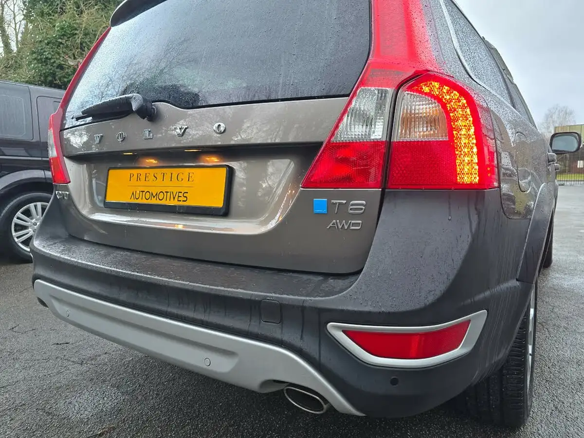 2011-volvo-xc70-30-t6-se-big-63