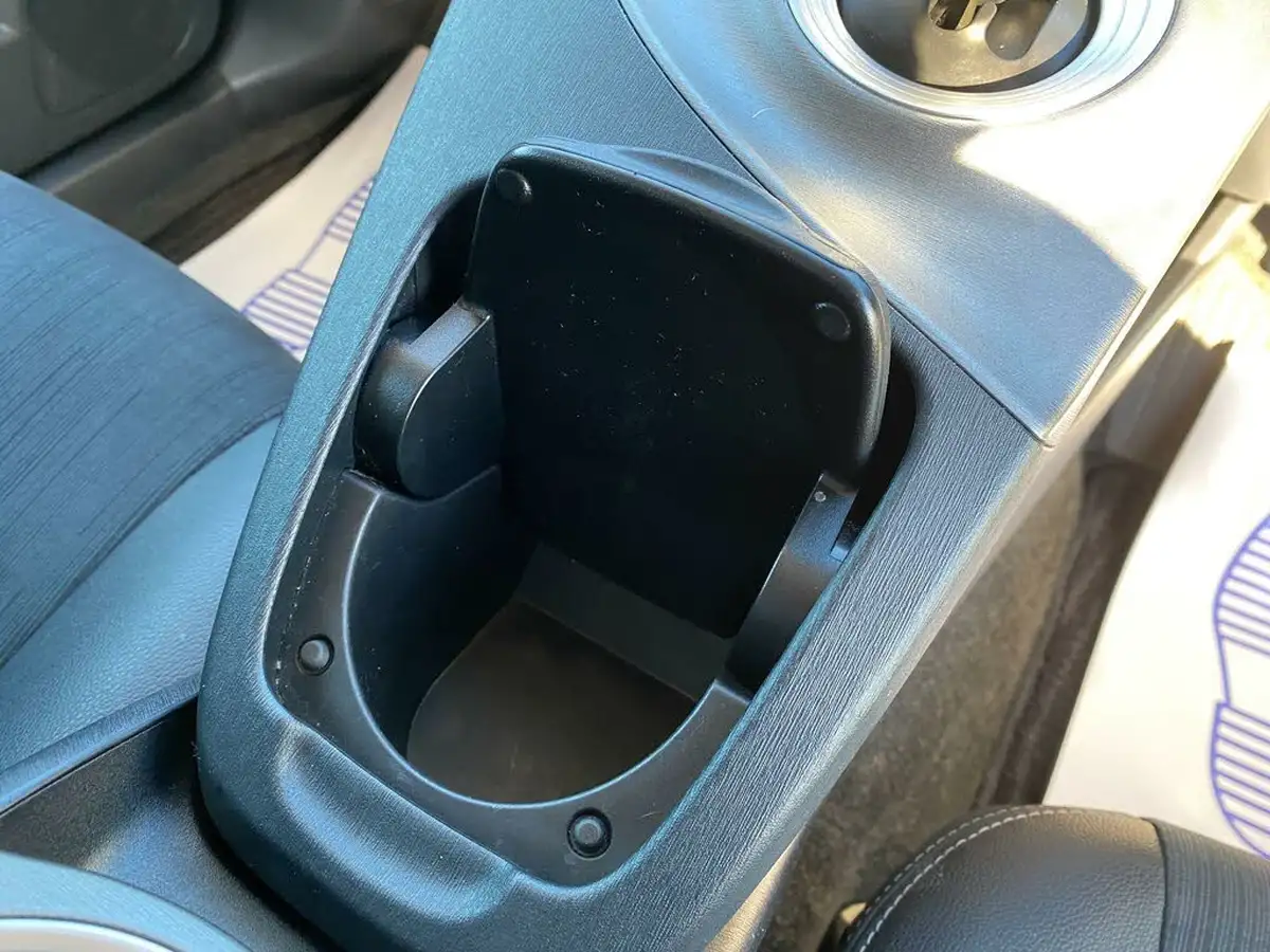 2015-toyota-prius-18-t-spirit-big-40