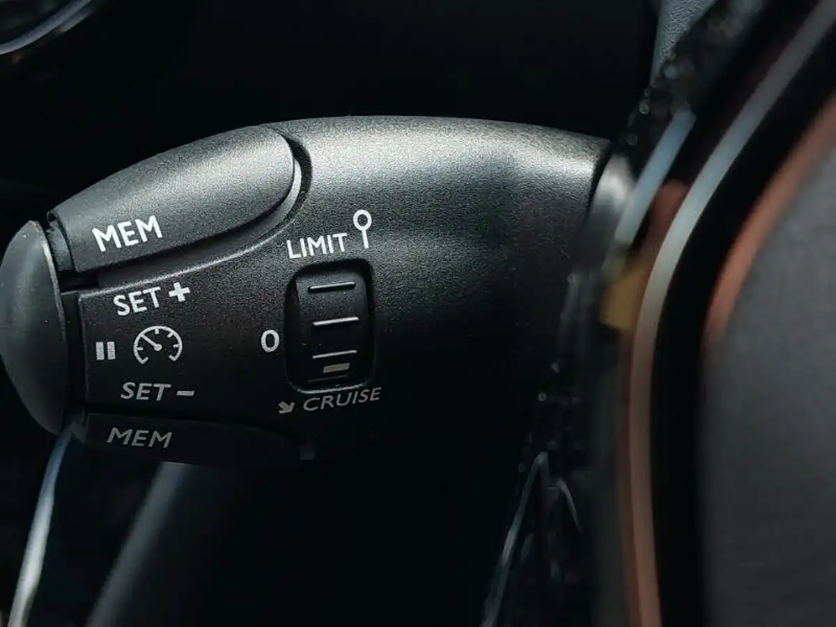 2024-peugeot-2008-suv-12-puretech-allure-130ps-big-14