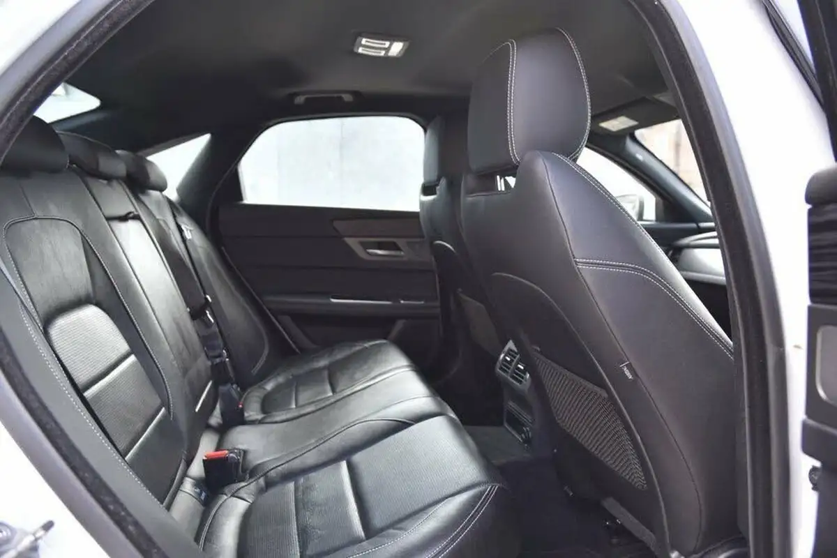 2018-jaguar-xf-30td-saloon-4d-big-16