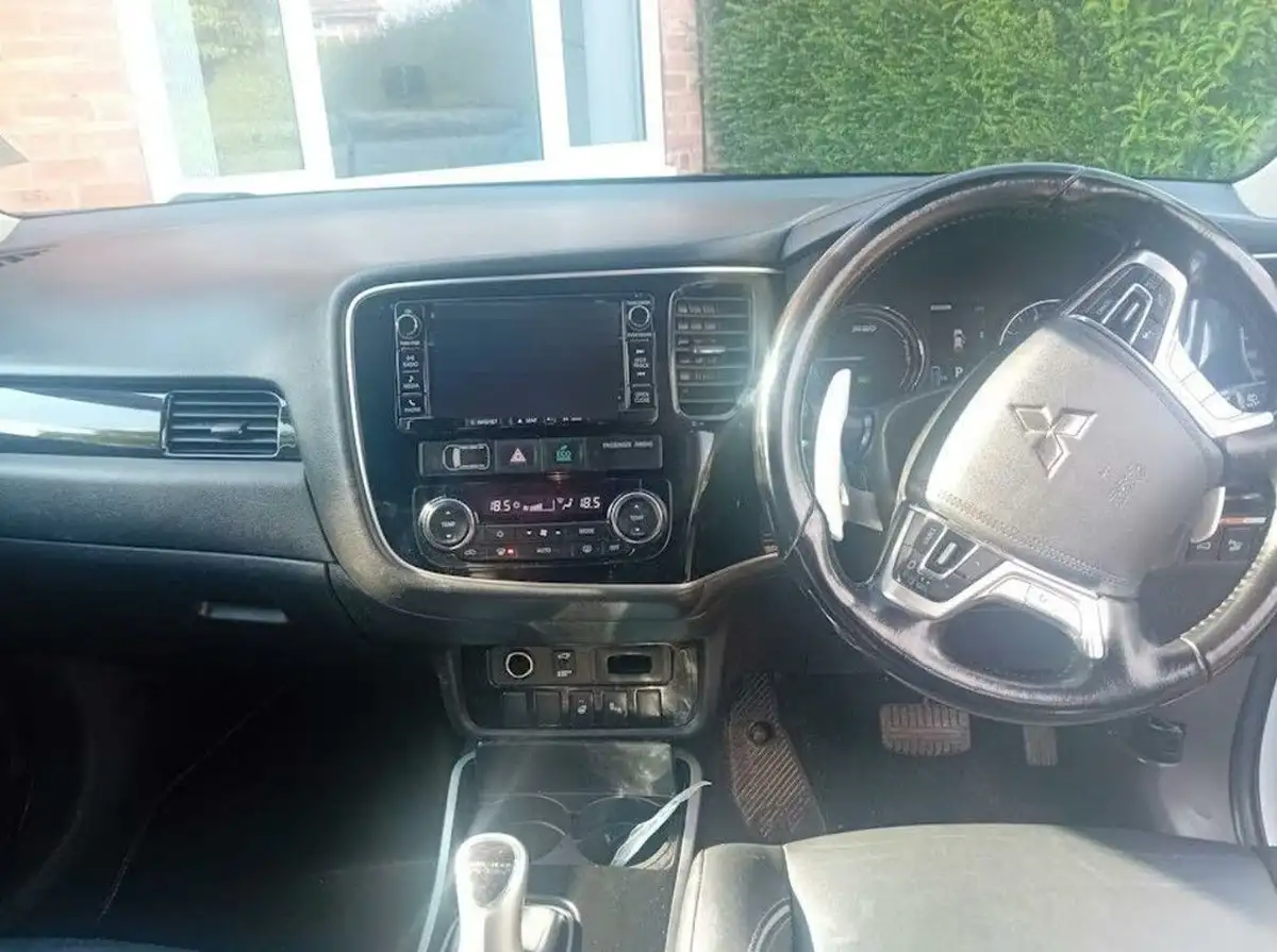 2017-mitsubishi-outlander-20-4hs-phev-5st-big-8
