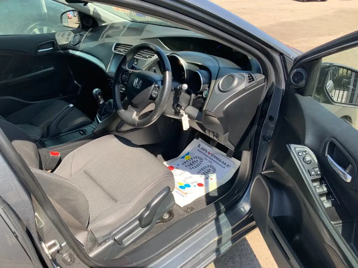 2016-honda-civic-14-i-vtec-se-plus-navi-big-10