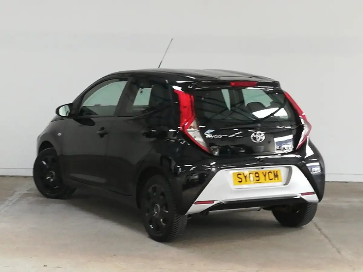 2019-toyota-aygo-10-vvt-i-x-play-big-1