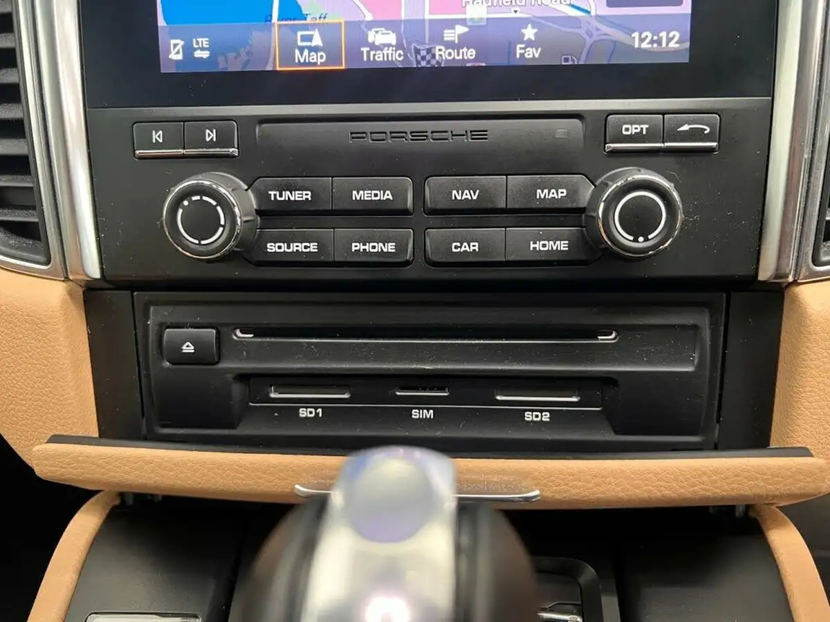 2018-porsche-macan-30-s-big-26
