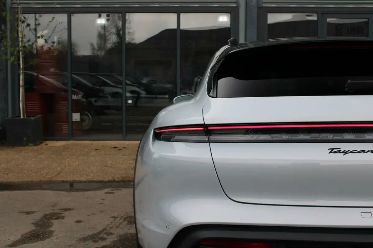2023-porsche-taycan-e-4s-cross-turismo-big-38