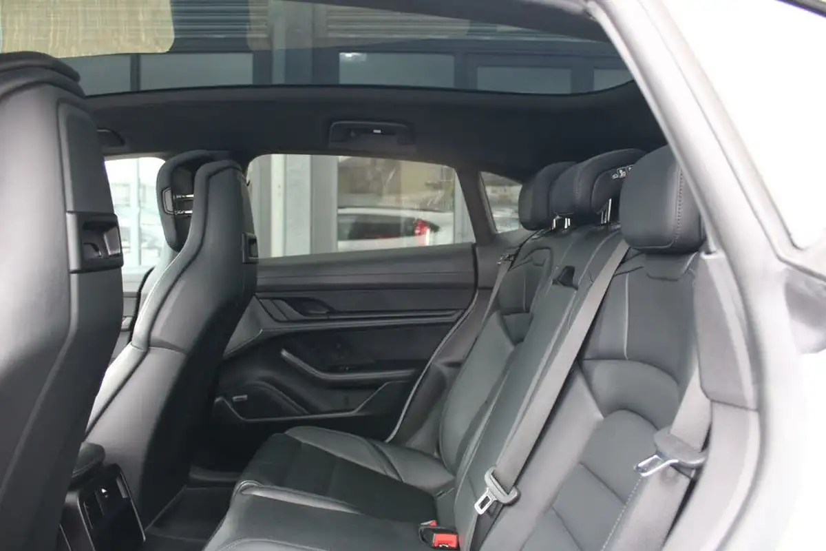 2023-porsche-taycan-e-4s-cross-turismo-big-14
