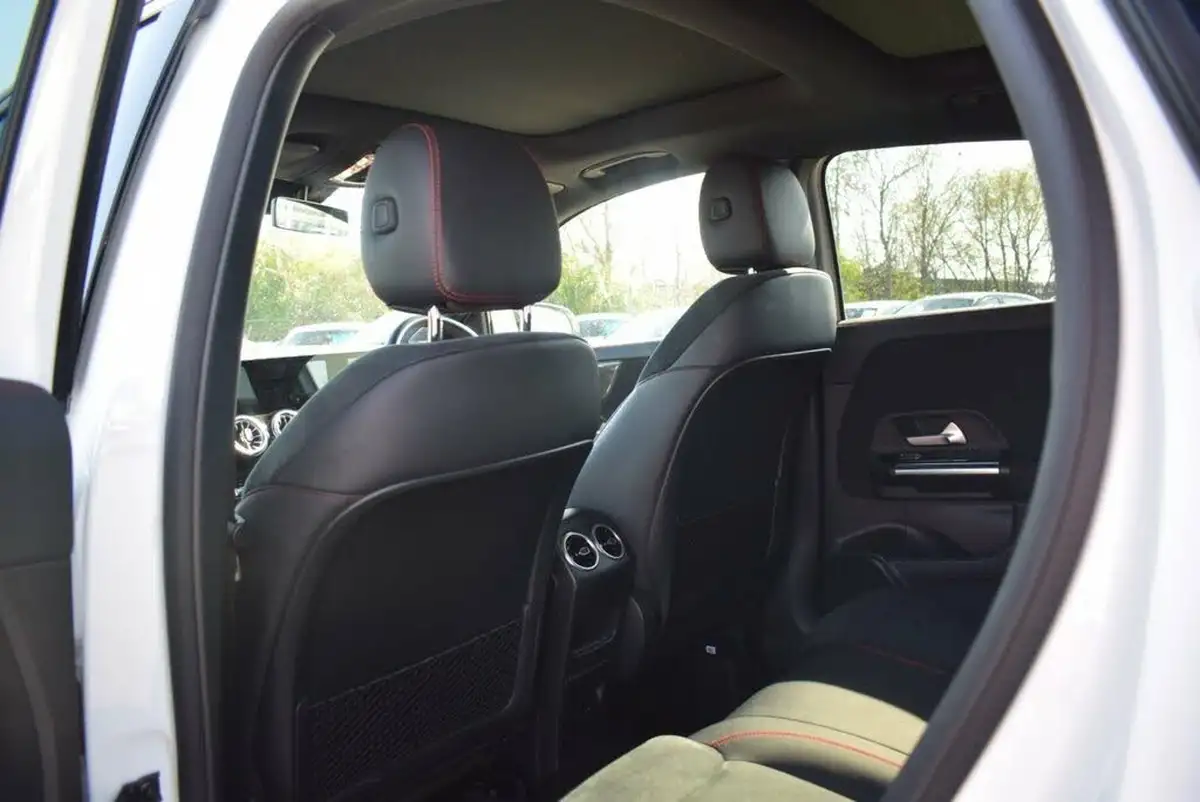 2021-mercedes-benz-gla-class-big-19