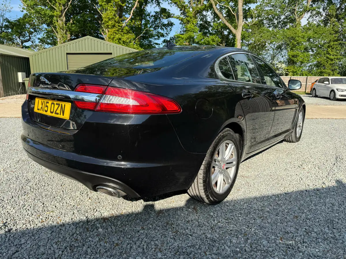 2015-jaguar-xf-22td-luxury-163ps-saloon-4d-big-6