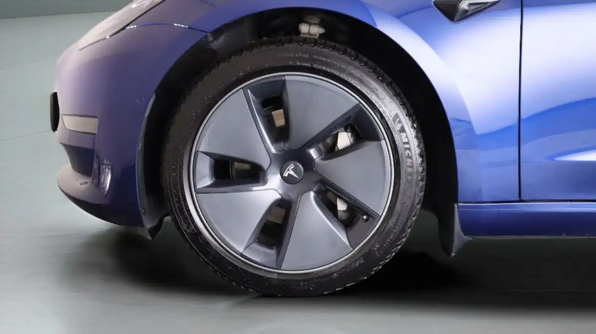 2021-tesla-model-3-e-long-range-awd-big-18