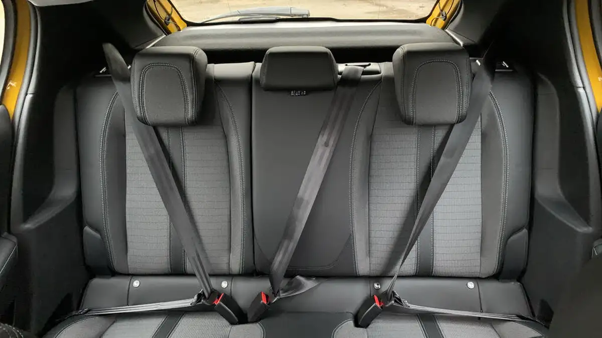 2023-peugeot-208-12-puretech-allure-premium-130ps-eat8-big-24