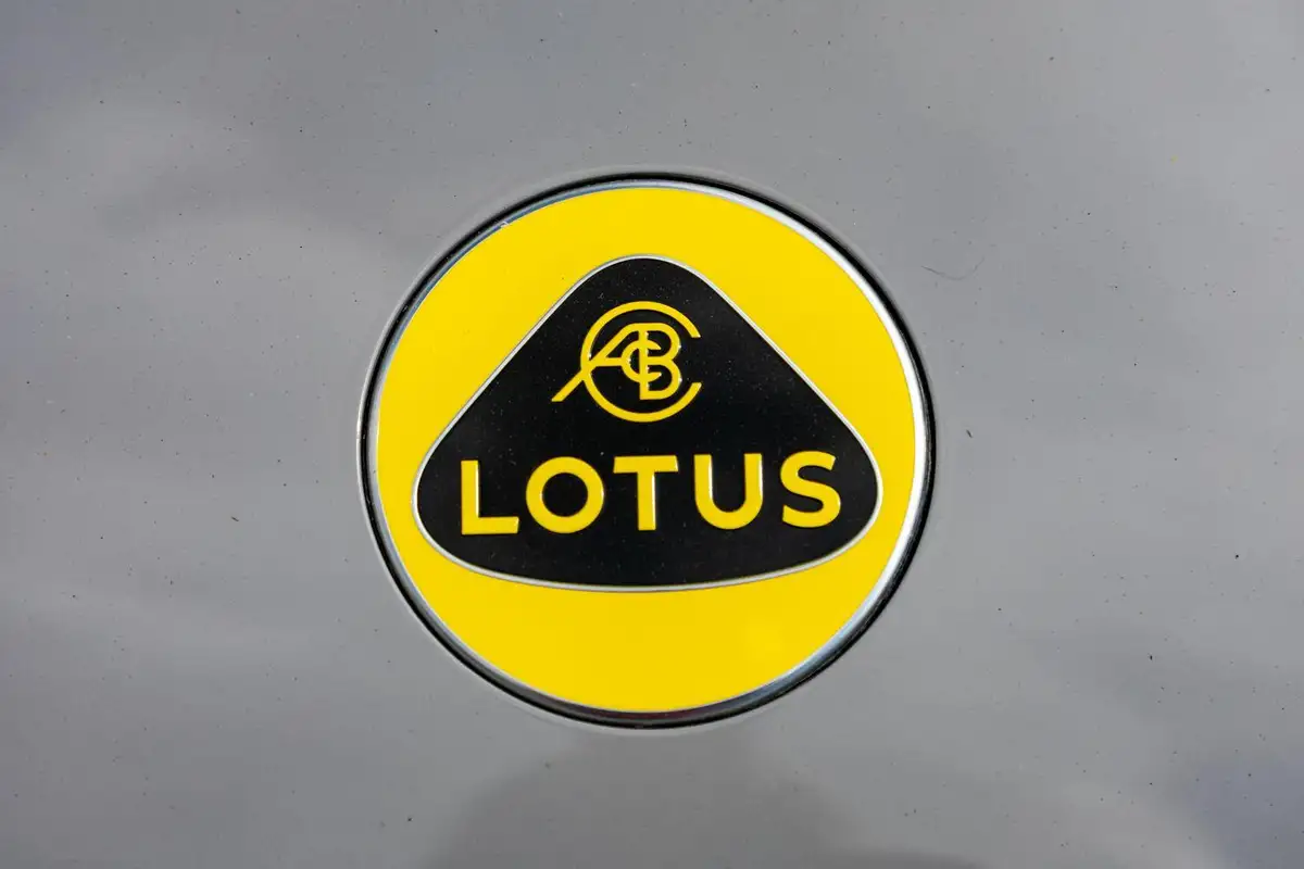 2023-lotus-eletre-e-big-34