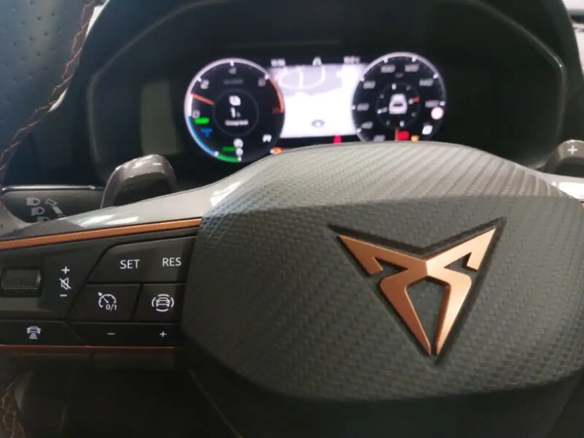 2024-cupra-formentor-14-e-hybrid-v1-big-16