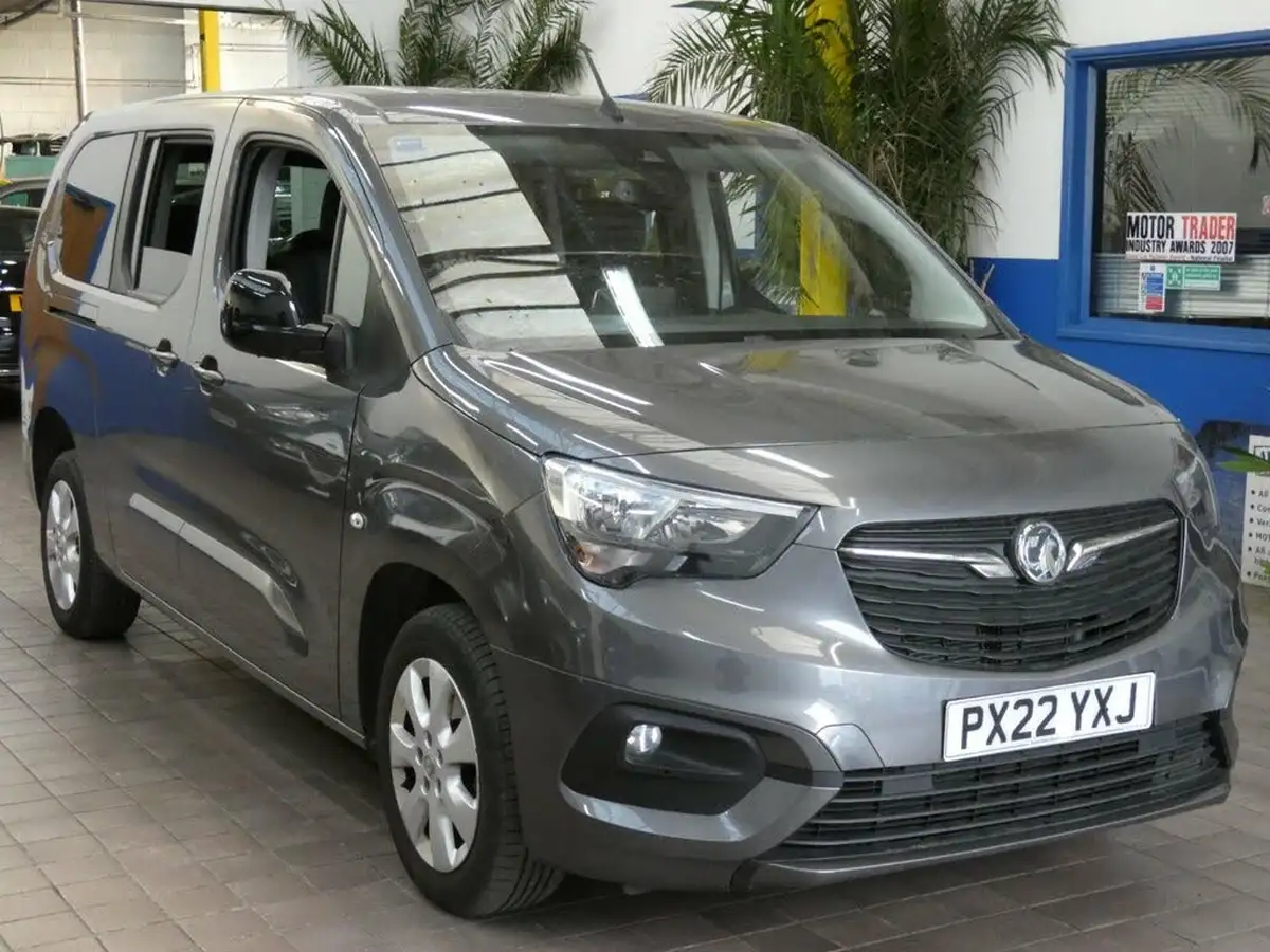 2022-vauxhall-combo-life-15-se-xl-100ps-big-18