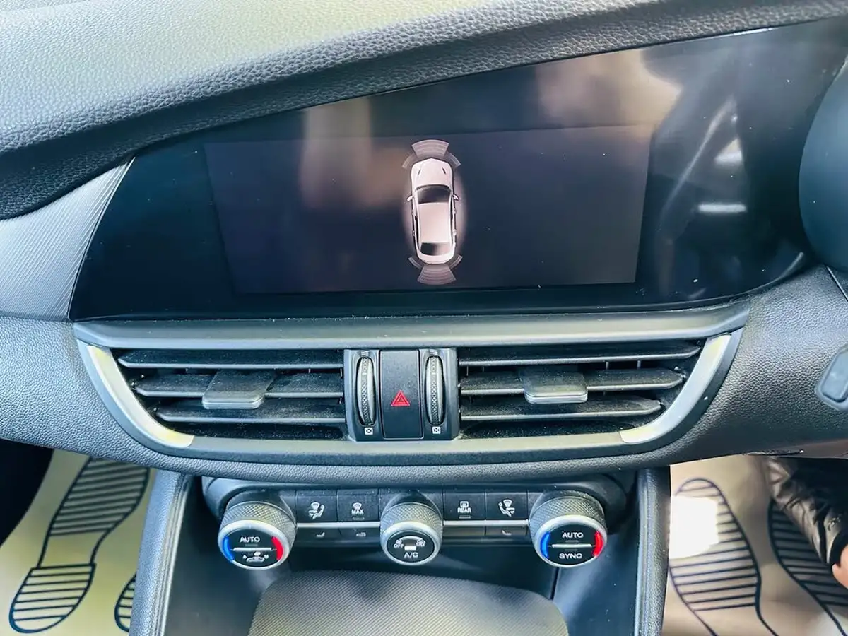 2019-alfa-romeo-giulia-20-veloce-big-13