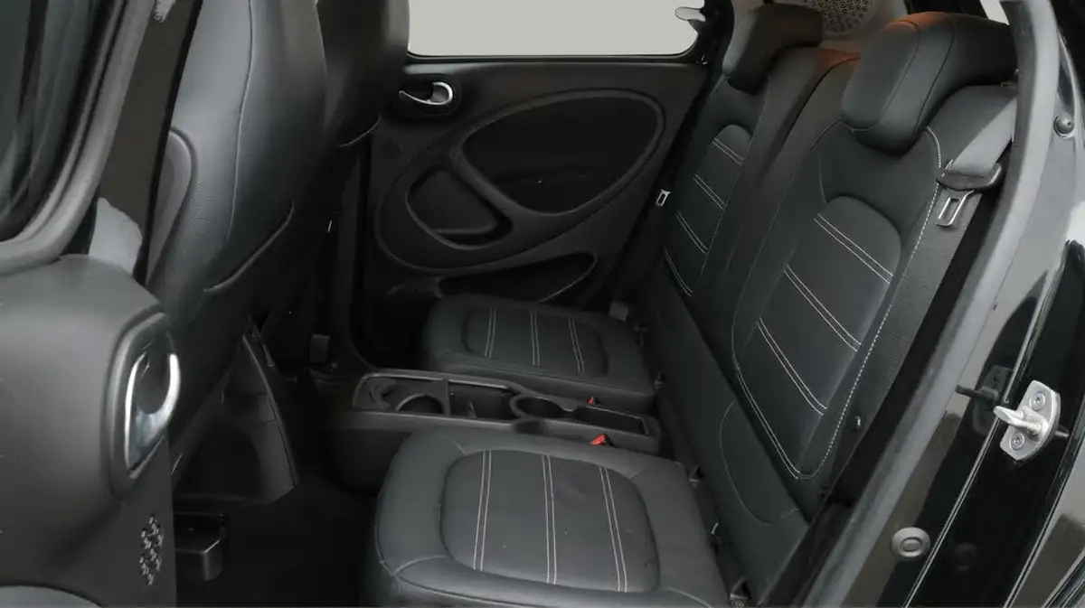 2021-smart-forfour-eq-exclusive-big-16