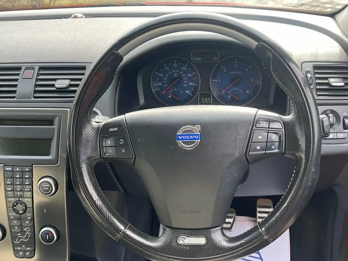 2010-volvo-c30-16td-r-design-big-34