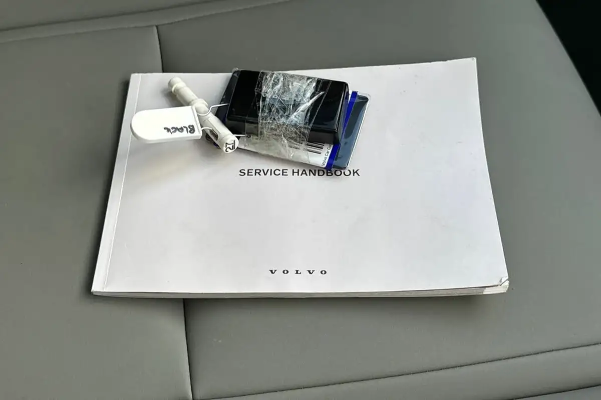 2024-volvo-ex30-e-single-motor-plus-extended-range-big-35