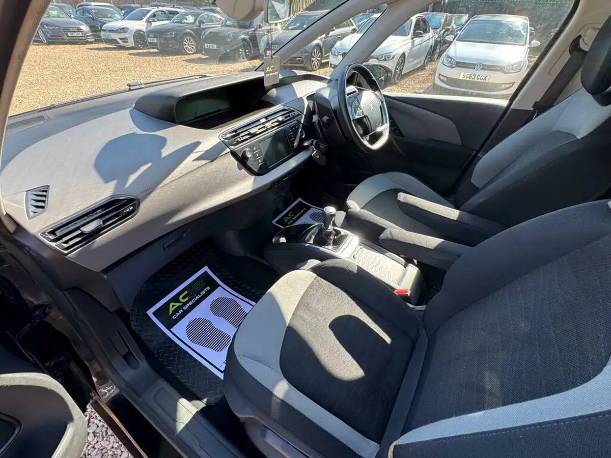2015-citroen-grand-c4-picasso-16e-hdi-vtr-115ps-big-39