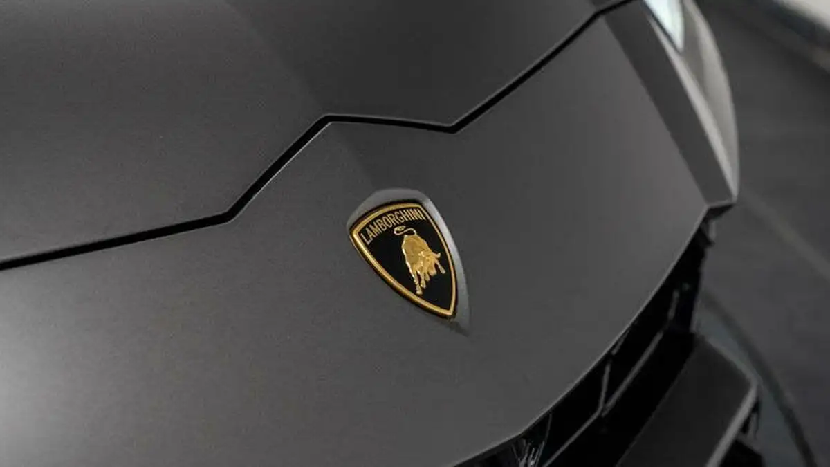 2021-lamborghini-urus-40-no-trim-big-9