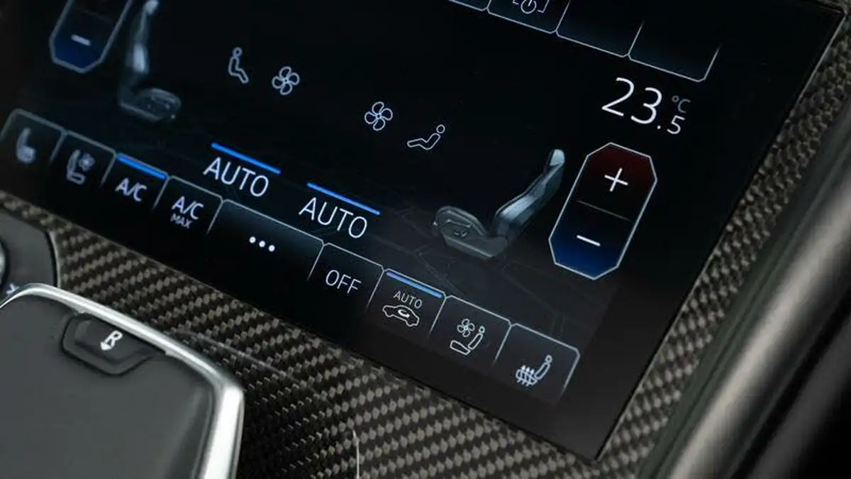 2021-lamborghini-urus-40-no-trim-big-33