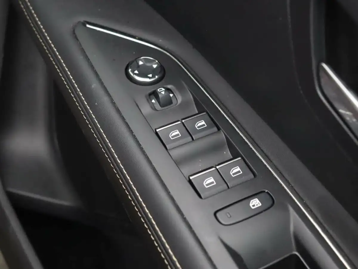 2021-peugeot-3008-suv-16-puretech-gt-premium-300bhp-4wd-hybrid4-e-eat8-big-27