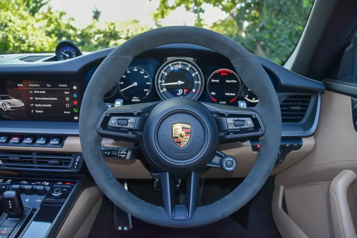 2021-porsche-911-30-targa-4s-big-37