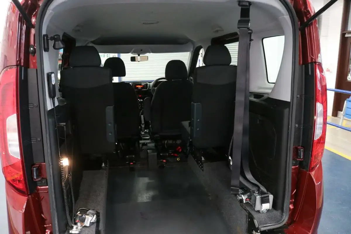 2017-fiat-doblo-14-easy-big-14