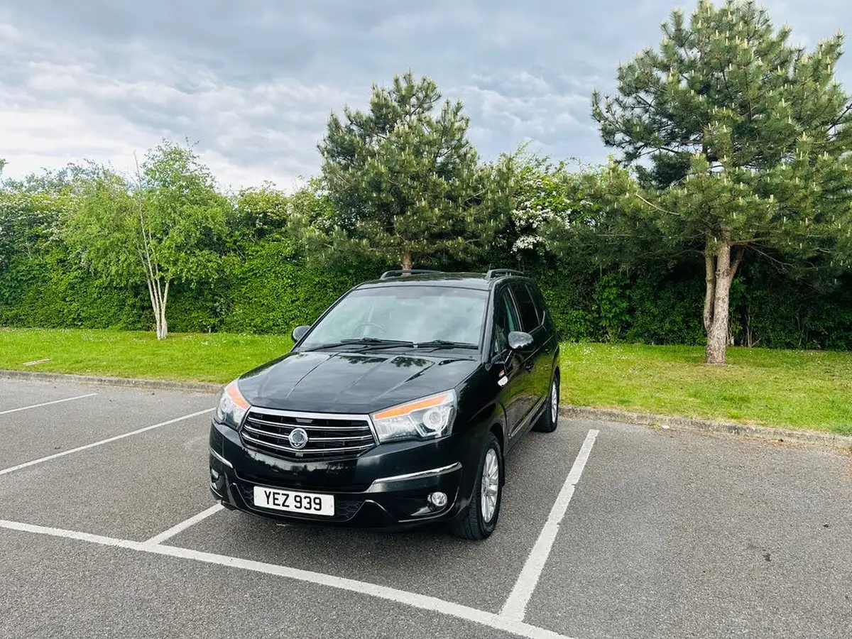 2013-kgm-ssangyong-turismo-20td-ex-big-2
