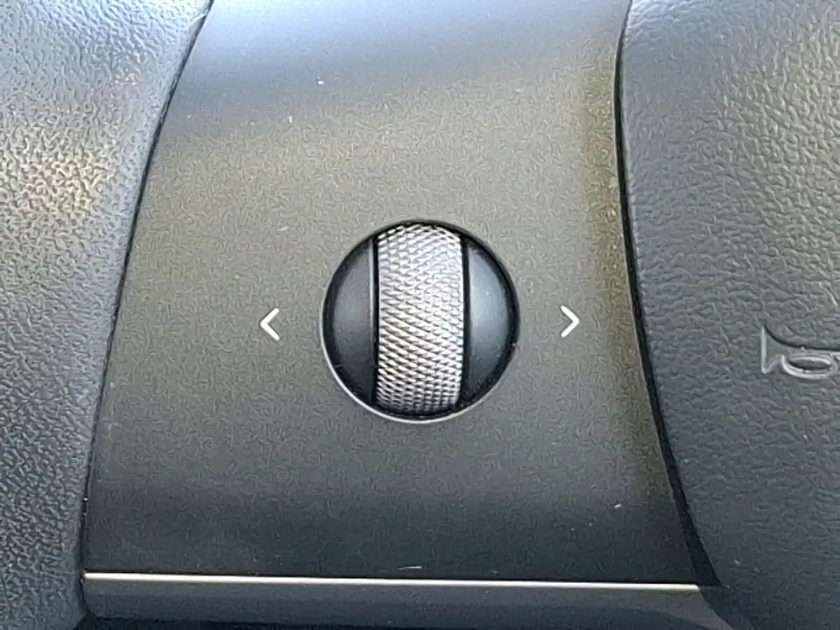 2022-tesla-model-y-e-rwd-big-11