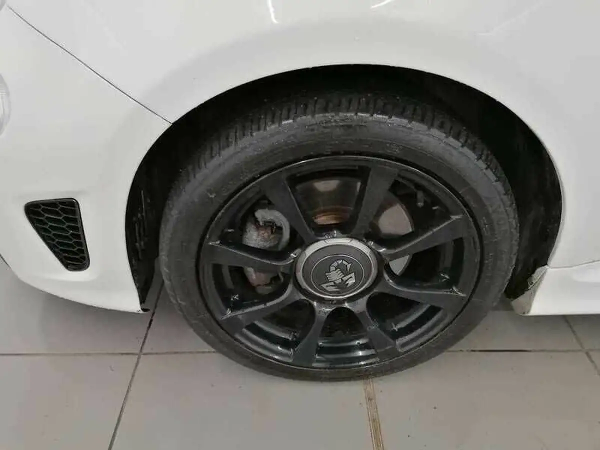 2018-abarth-595-14-tjet-big-7