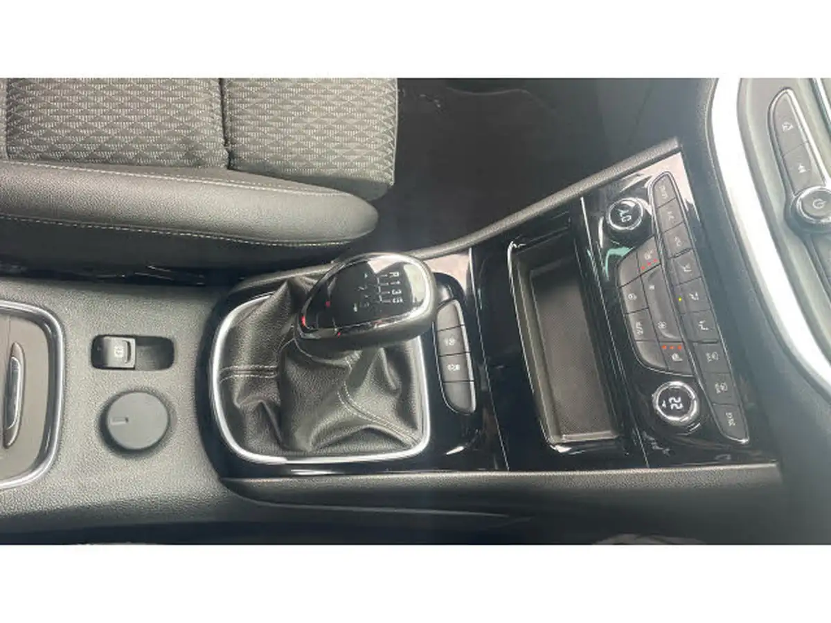 2019-vauxhall-astra-16cdti-griffin-big-21