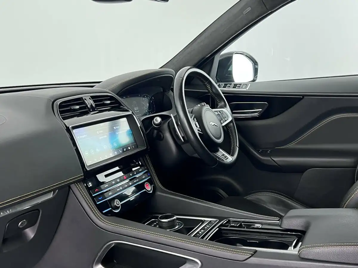 2020-jaguar-f-pace-20i-300-sport-big-24