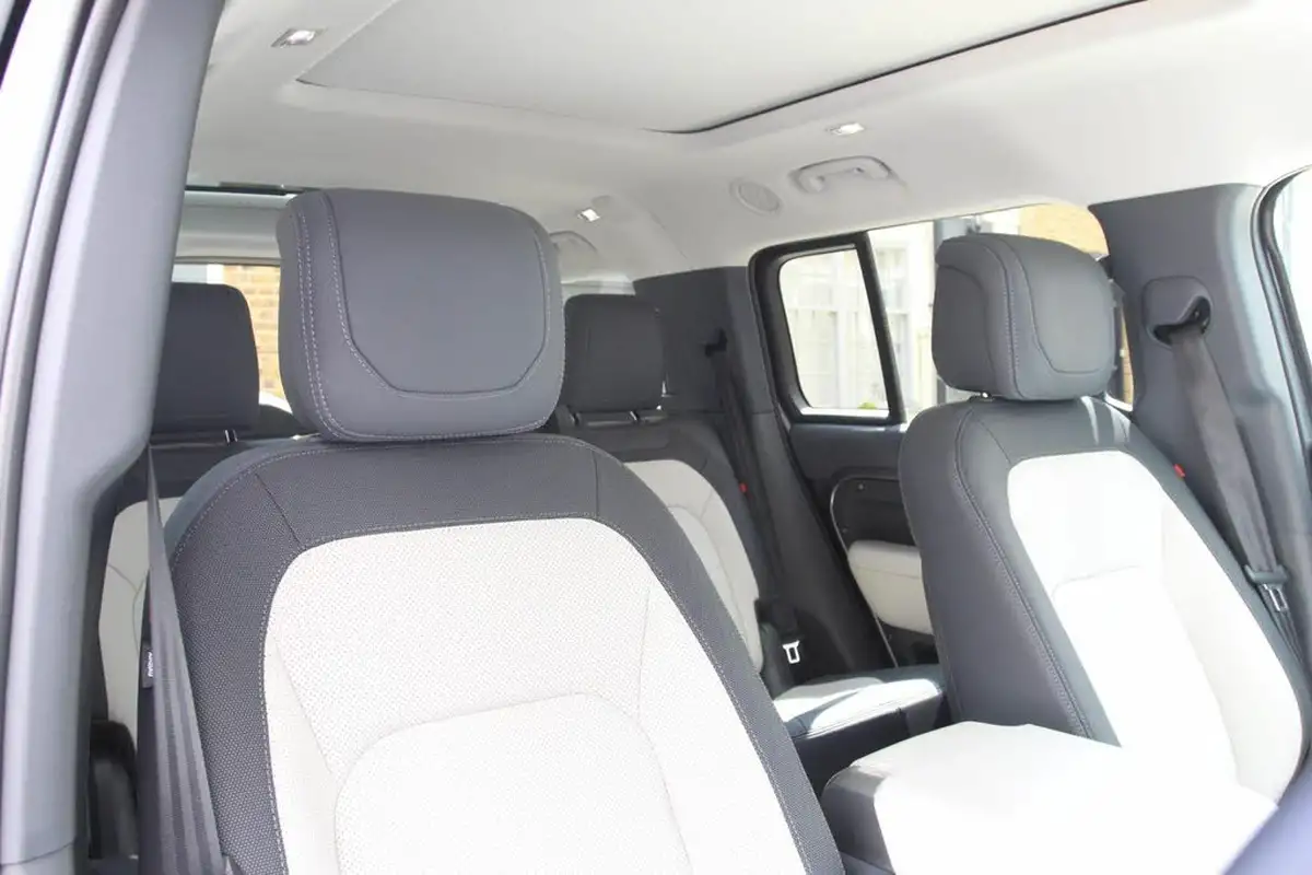 2022-land-rover-130-defender-30-p400-x-dynamic-hse-big-27