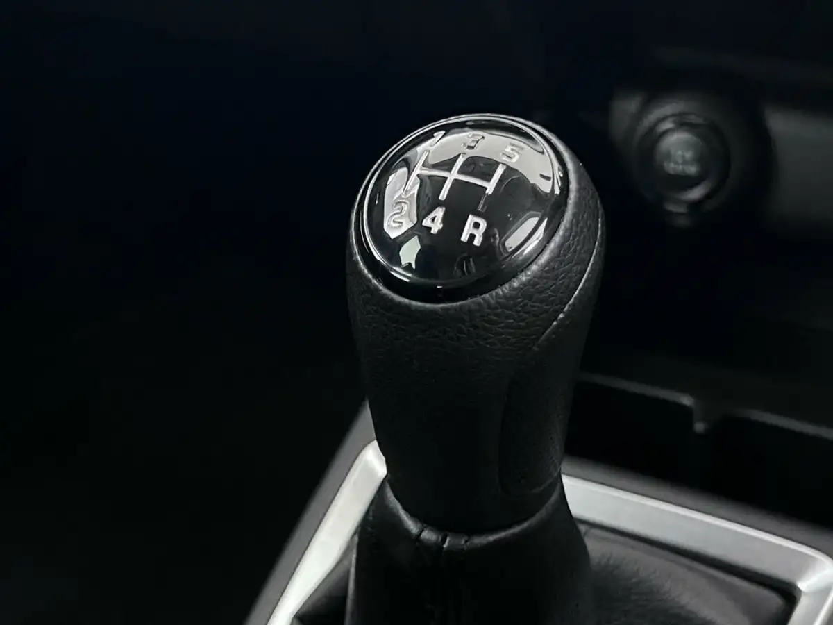 2021-suzuki-swift-12-dualjet-sz-l-big-37