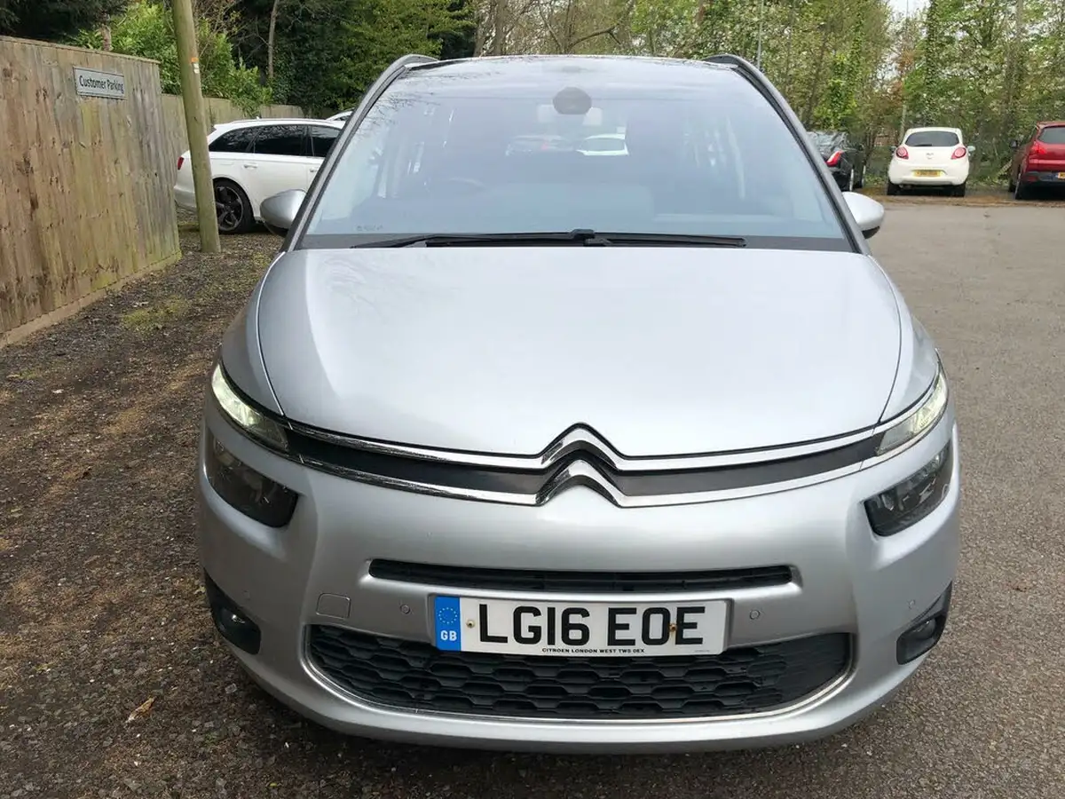 2016-citroen-grand-c4-picasso-16bluehdi-exclusive-eat6-big-10