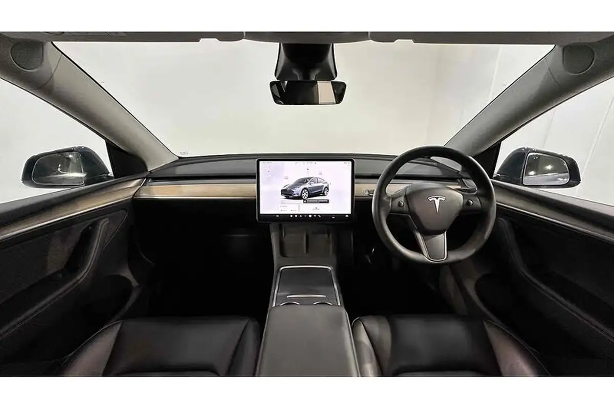 2022-tesla-model-y-e-long-range-big-23