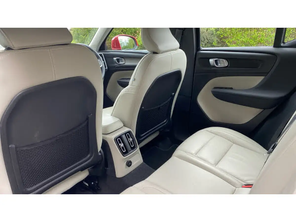 2021-volvo-xc40-15-t5-inscription-262bhp-big-9