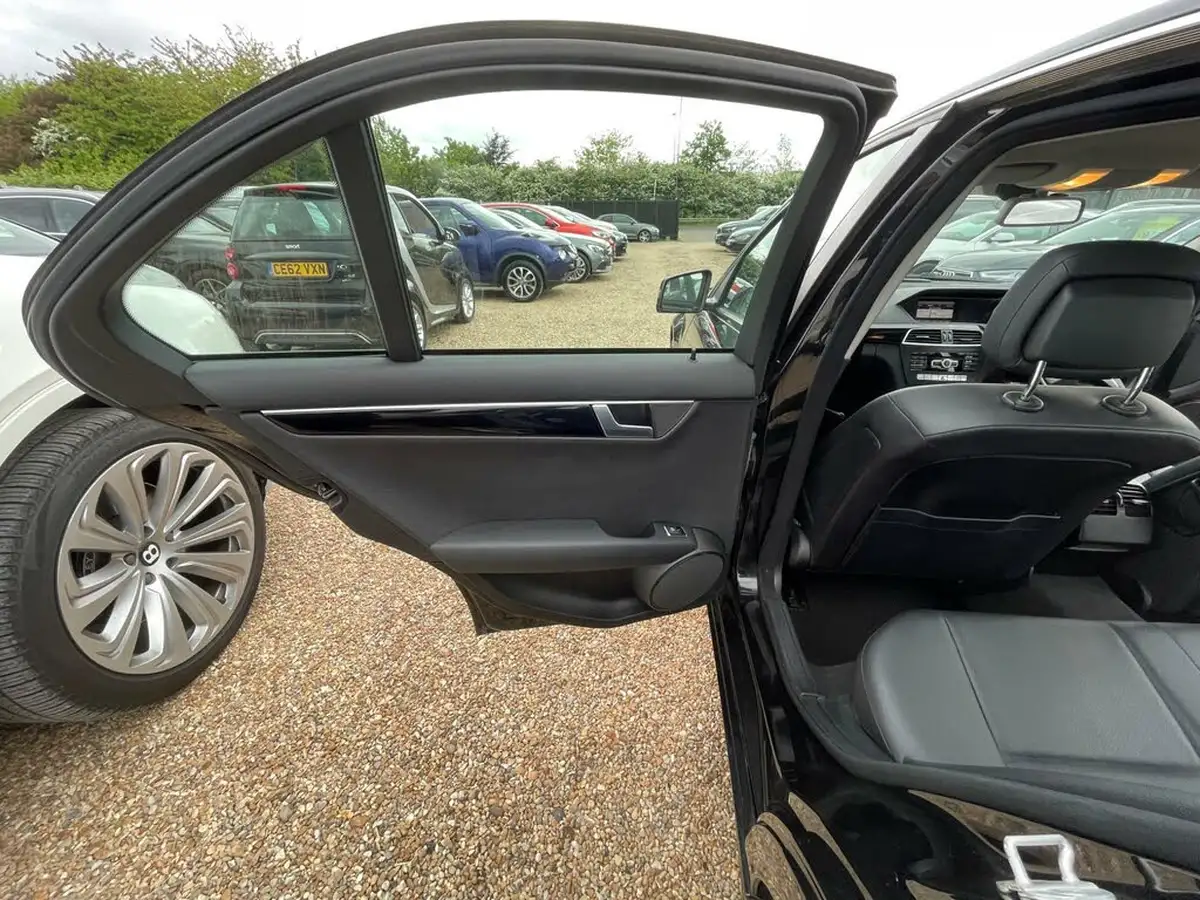 2013-mercedes-benz-c-class-21cdi-c220-cdi-executive-se-170bhp-saloon-4d-7g-tronic-plus-big-37